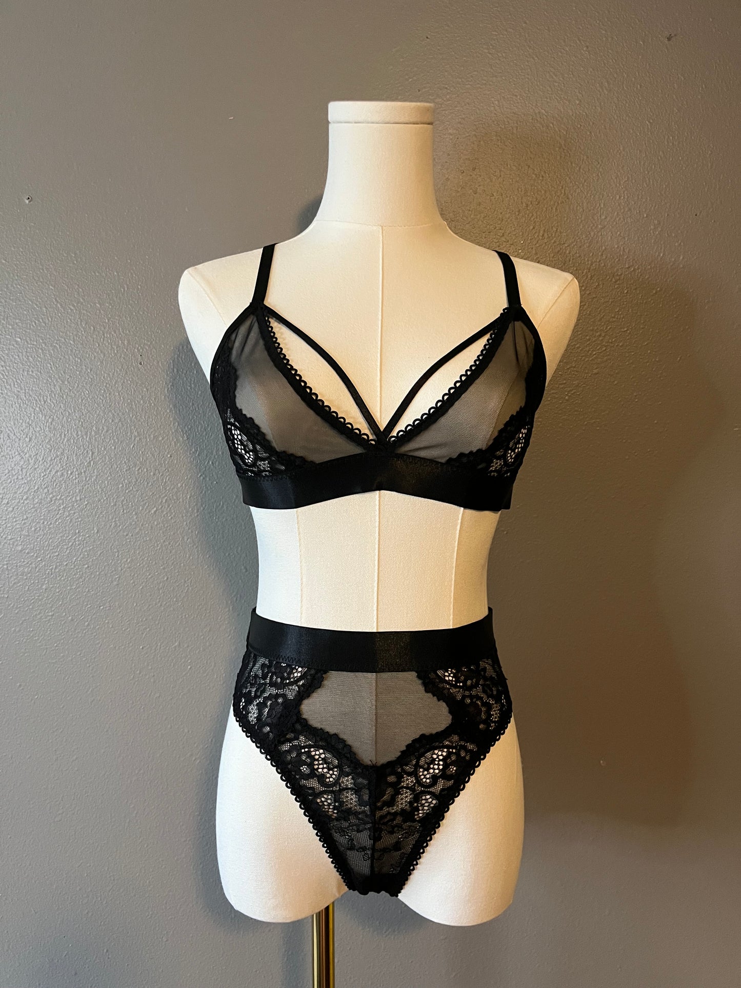 Crisscross High-Waisted Lace Bralette Set